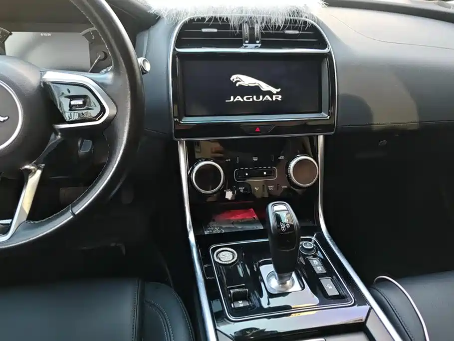 Jaguar XEL — фото 13