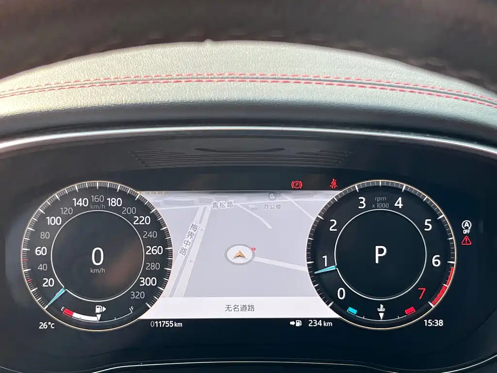 Jaguar E-PACE — фото 15