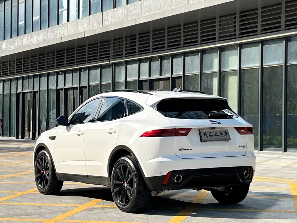 Jaguar E-PACE — фото 4