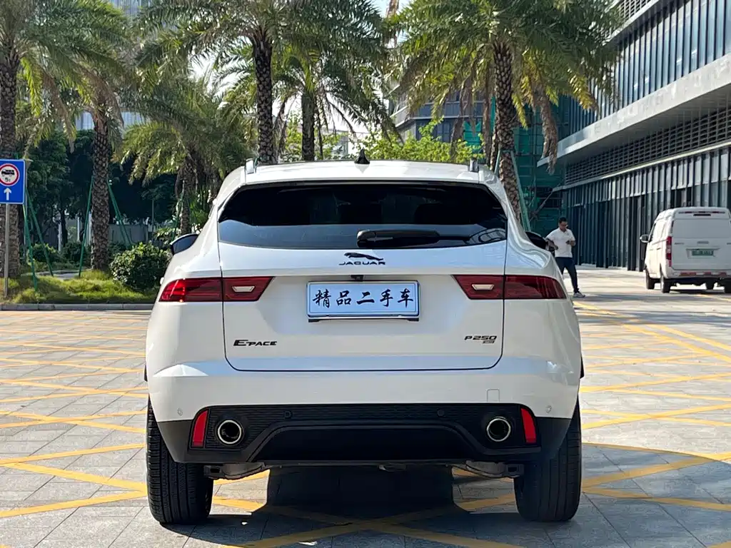 Jaguar E-PACE — фото 5