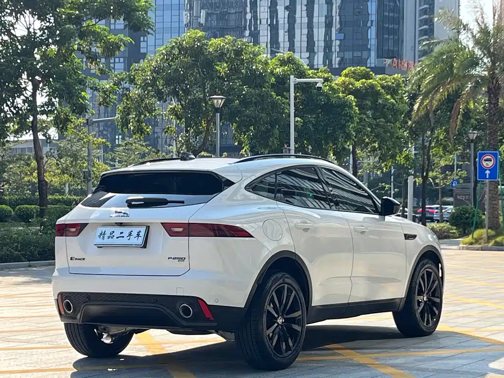 Jaguar E-PACE — фото 6
