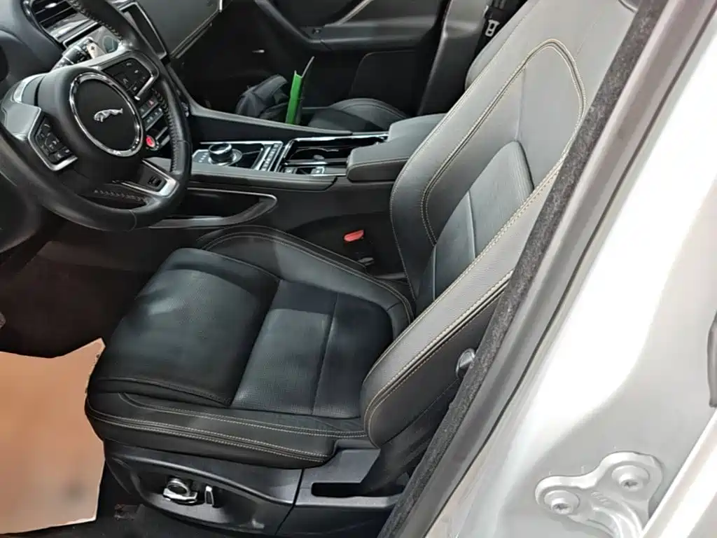 Jaguar F-PACE — фото 15