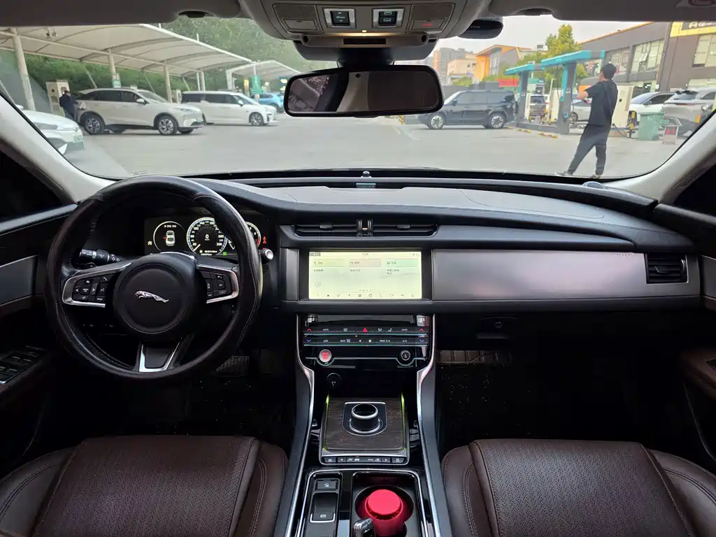Jaguar XFL — фото 15