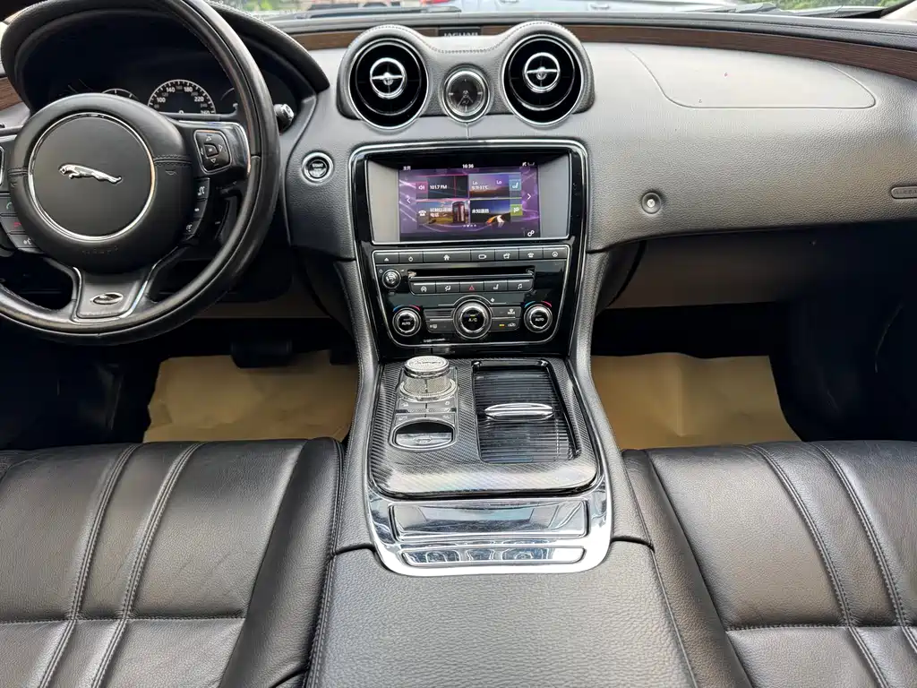 Jaguar XJ — фото 18