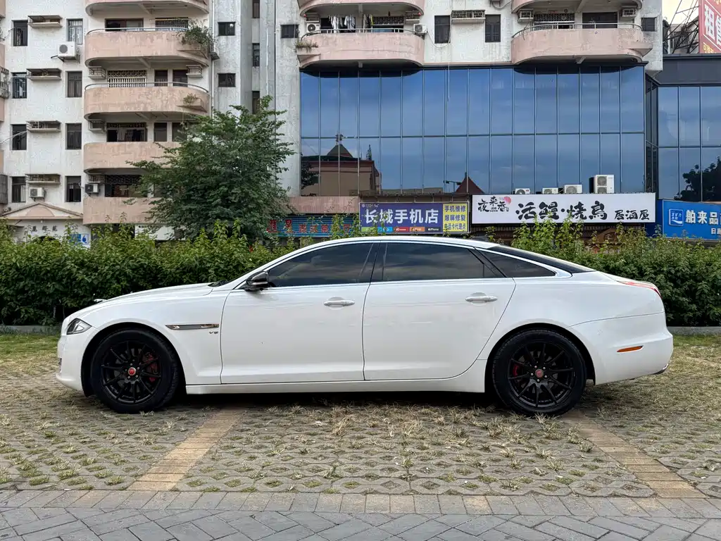 Jaguar XJ — фото 4