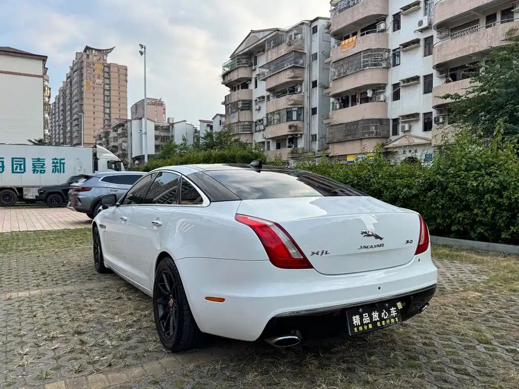 Jaguar XJ — фото 5