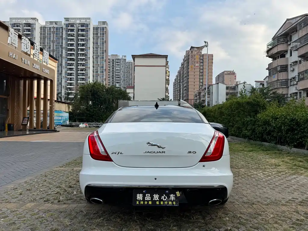 Jaguar XJ — фото 6