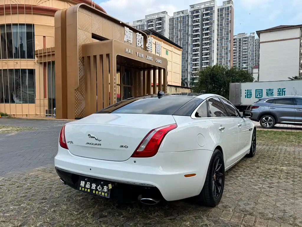 Jaguar XJ — фото 7