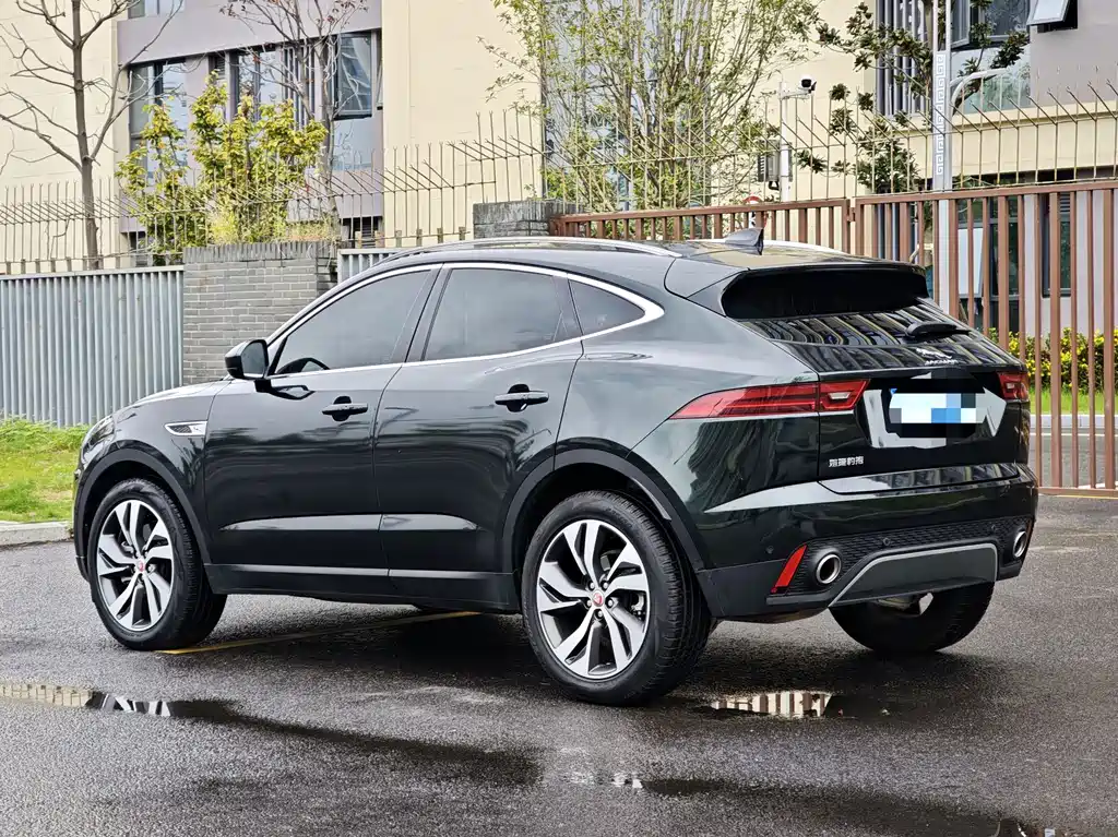 Jaguar E-PACE — фото 2