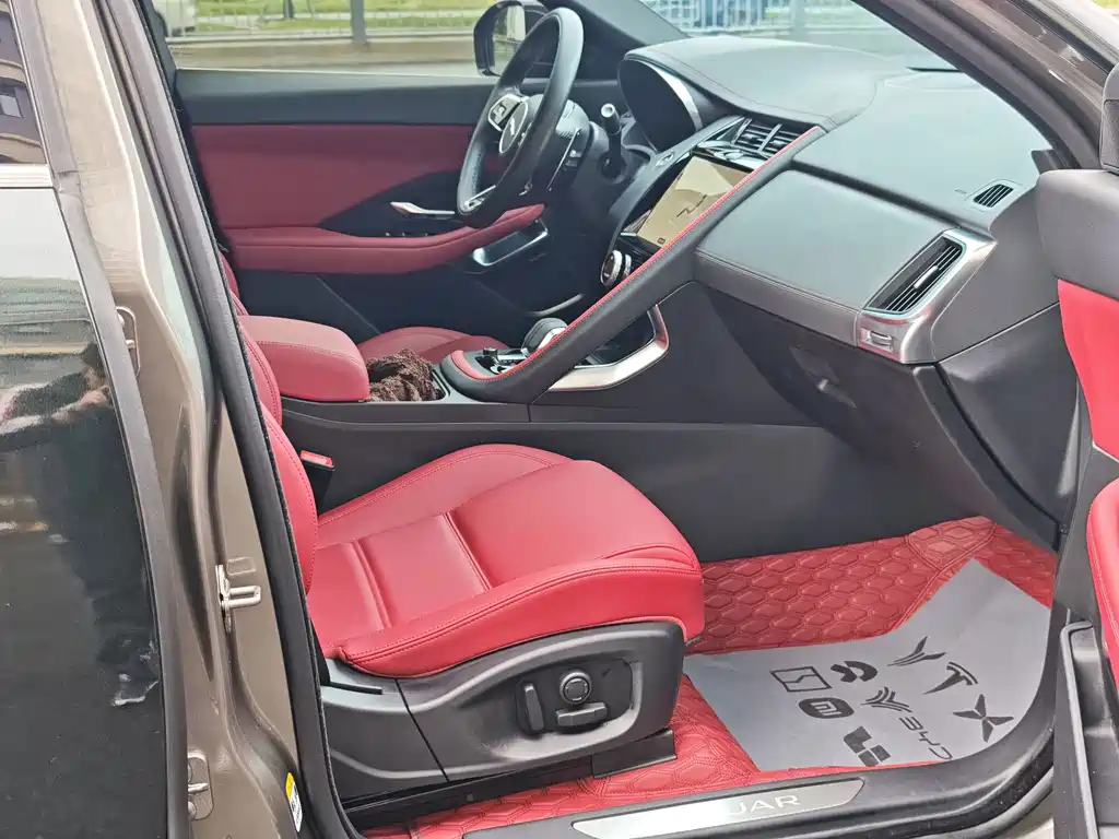 Jaguar E-PACE — фото 17