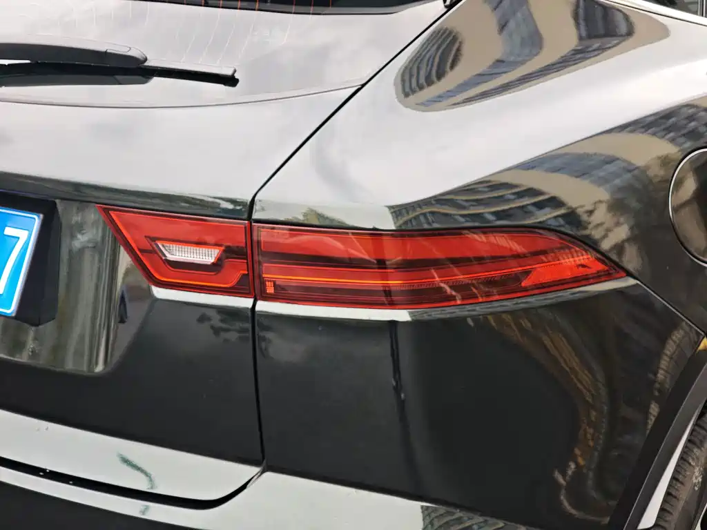Jaguar E-PACE — фото 19