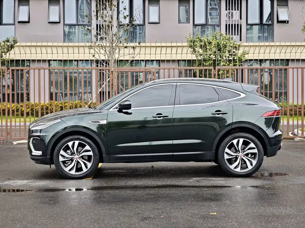 Jaguar E-PACE — фото 20