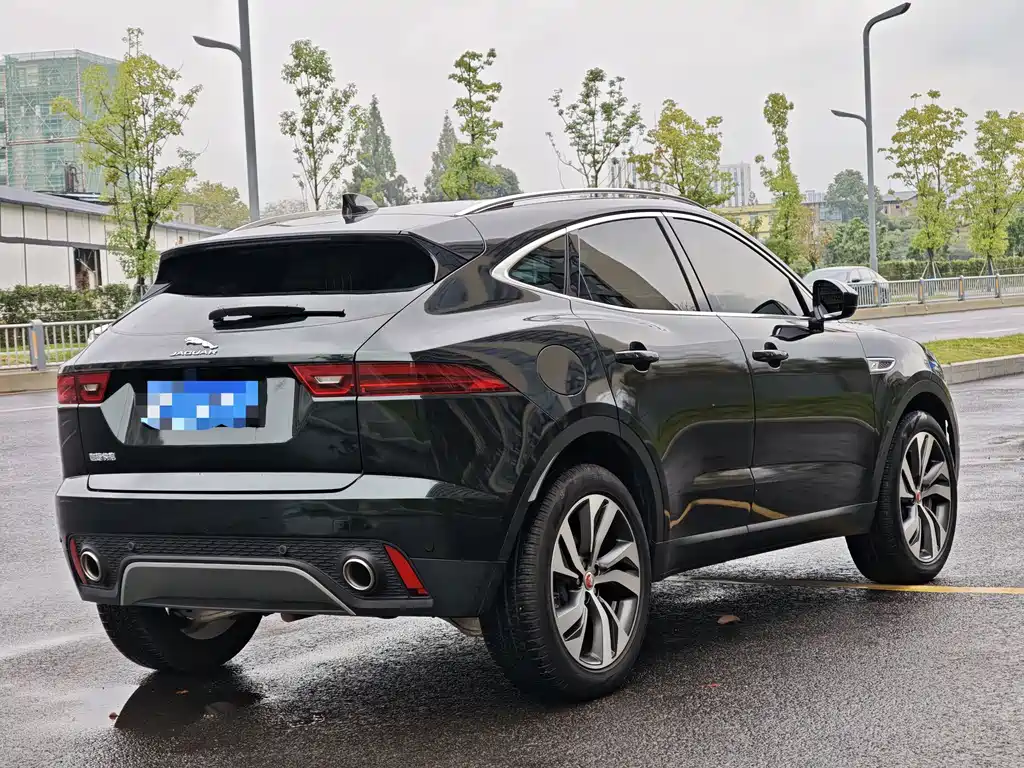 Jaguar E-PACE — фото 3