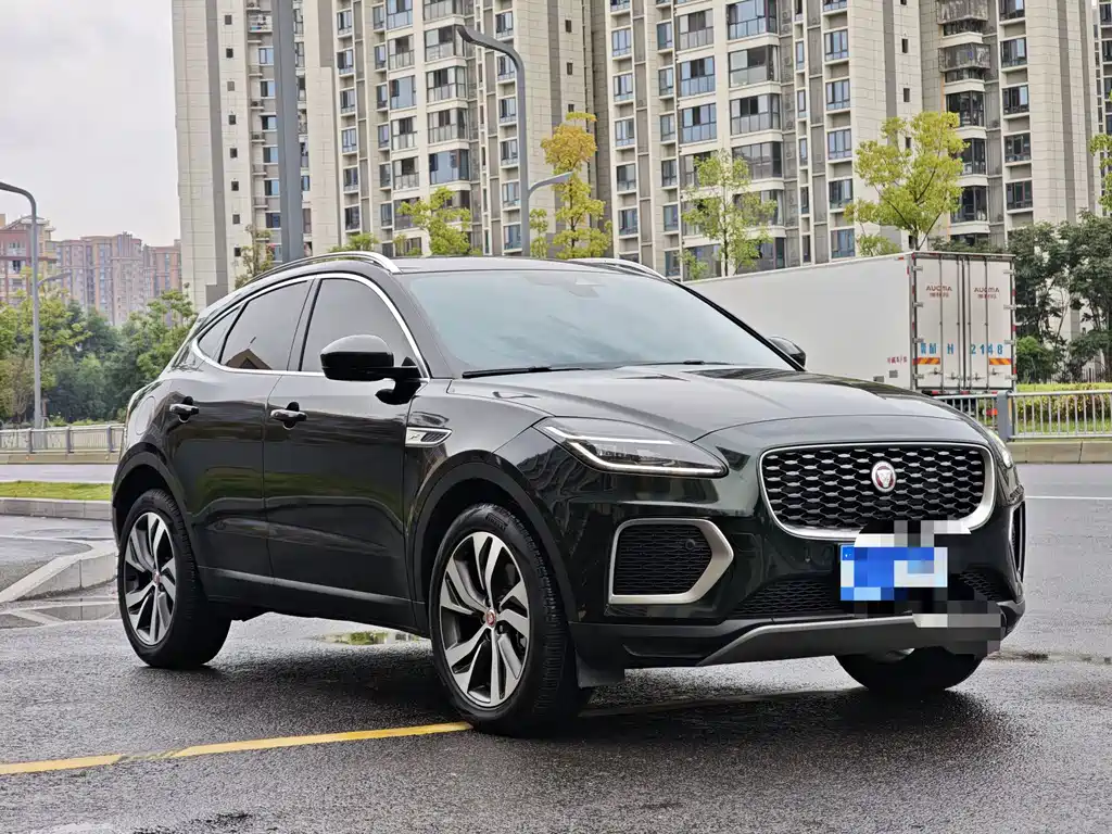 Jaguar E-PACE — фото 6