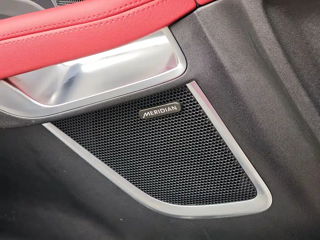 Jaguar E-PACE — фото 9