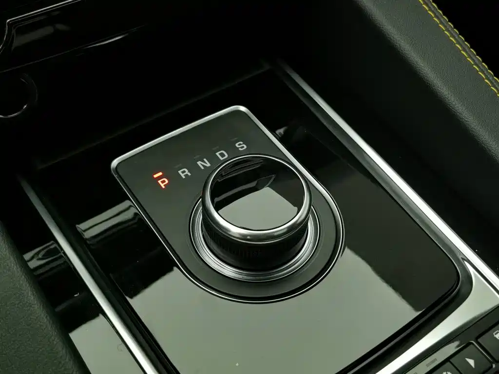 Jaguar F-PACE — фото 13