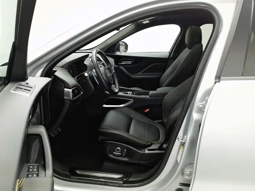 Jaguar F-PACE — фото 10
