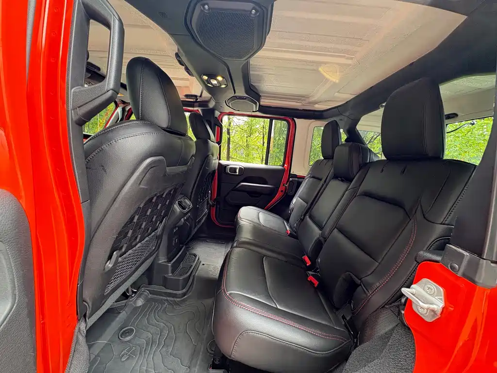 Jeep Wrangler — фото 11