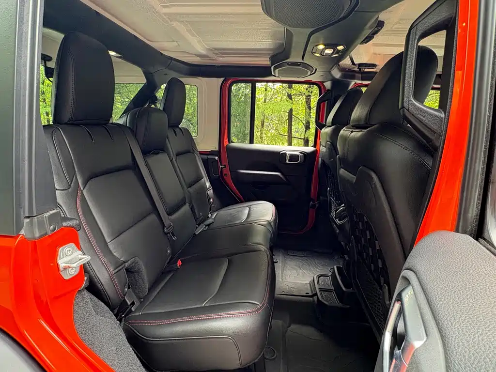 Jeep Wrangler — фото 13