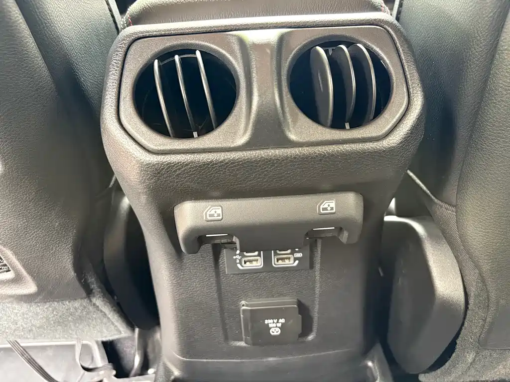 Jeep Wrangler — фото 14