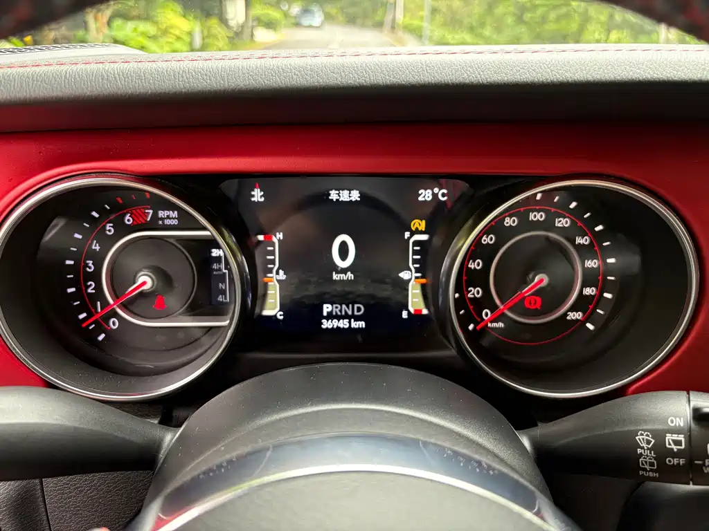 Jeep Wrangler — фото 18