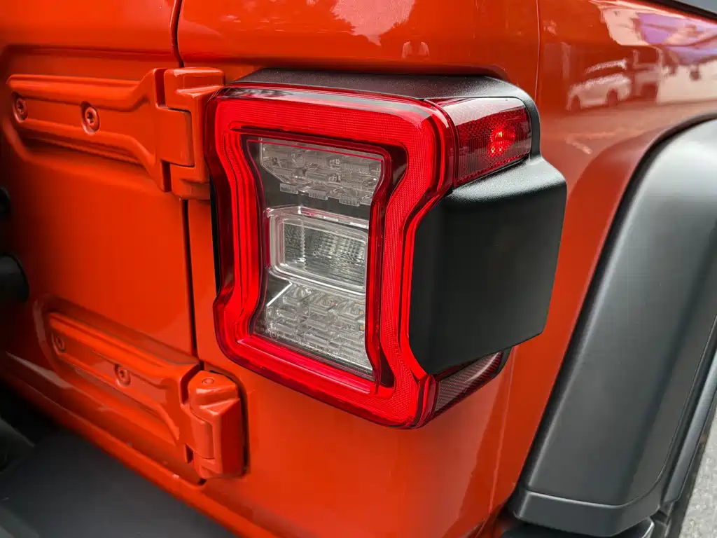 Jeep Wrangler — фото 28