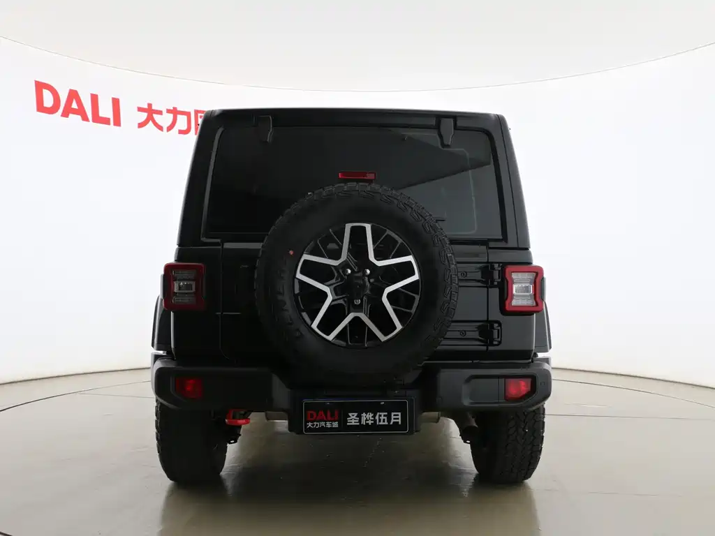 Jeep Wrangler — фото 13
