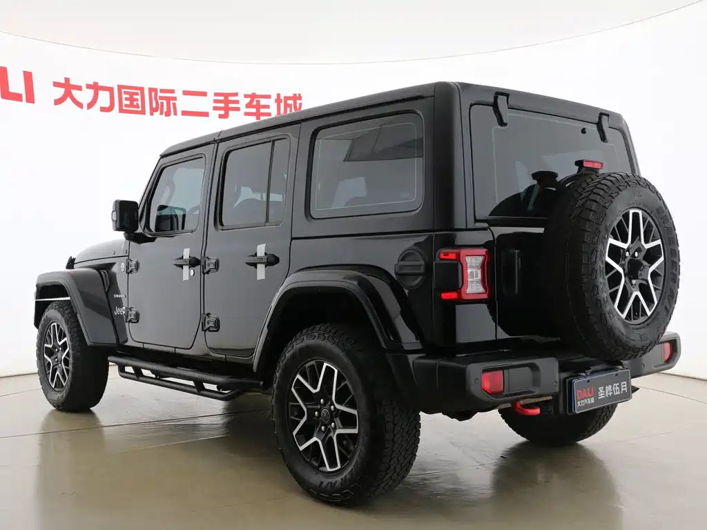 Jeep Wrangler — фото 14