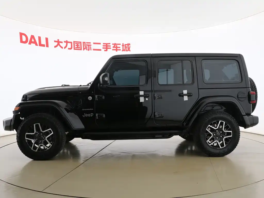 Jeep Wrangler — фото 15