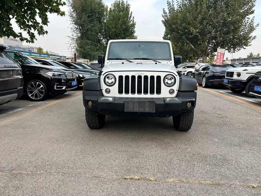 Jeep Wrangler — фото 2