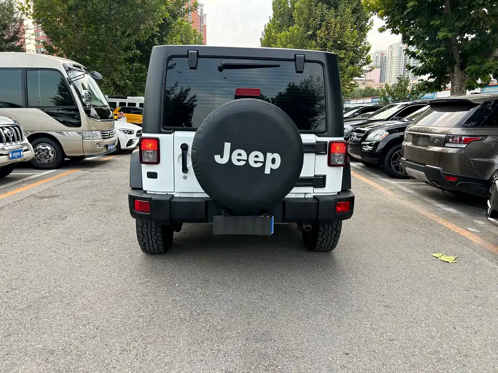 Jeep Wrangler — фото 5