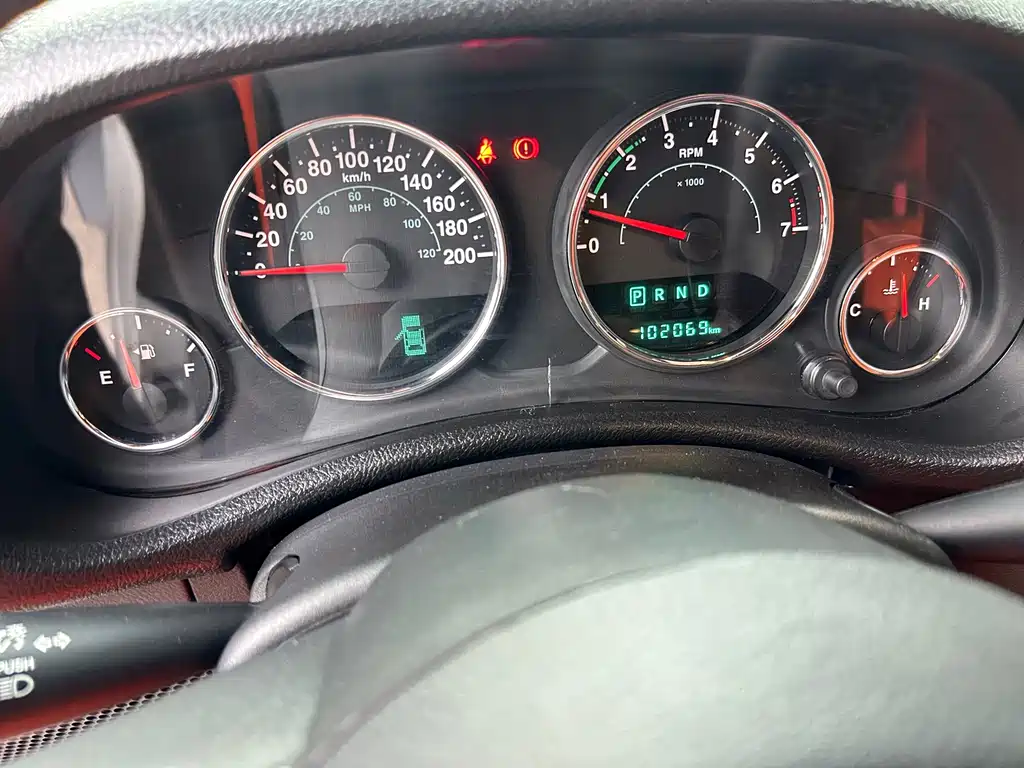 Jeep Wrangler — фото 10