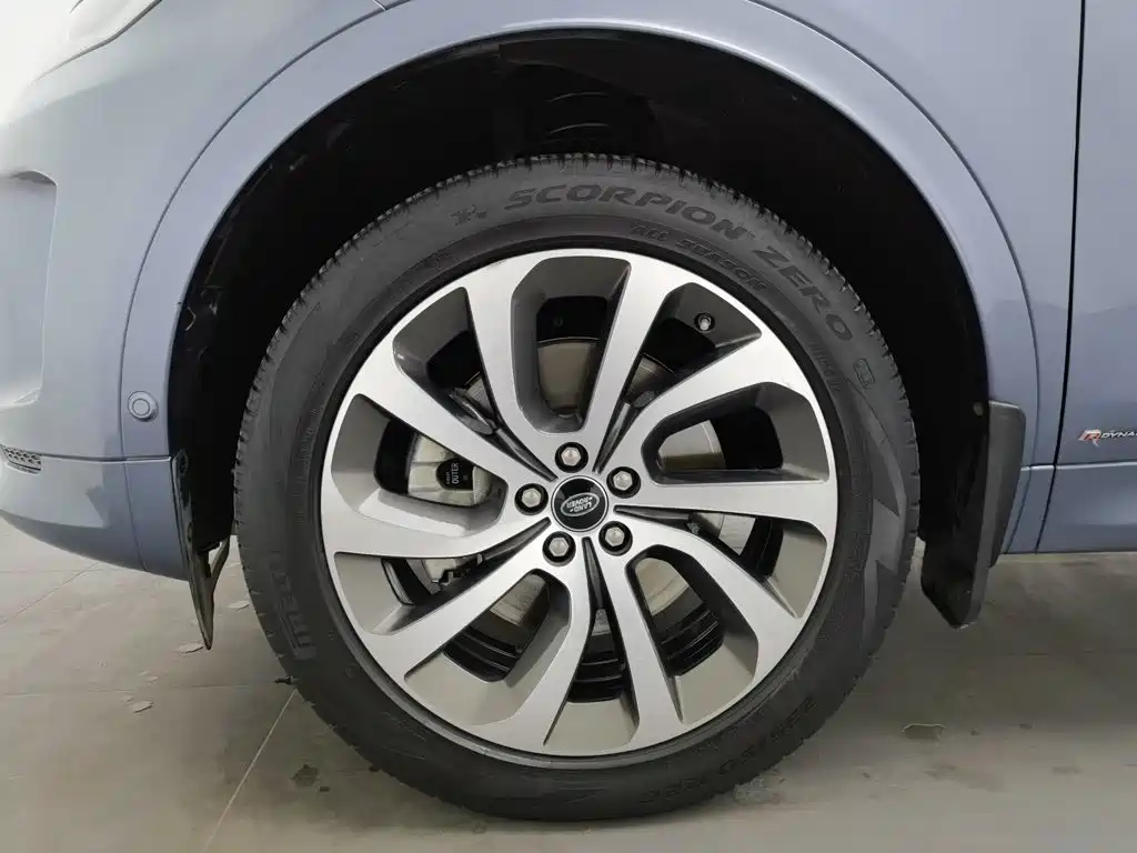 Land Rover Discovery Sport — фото 17