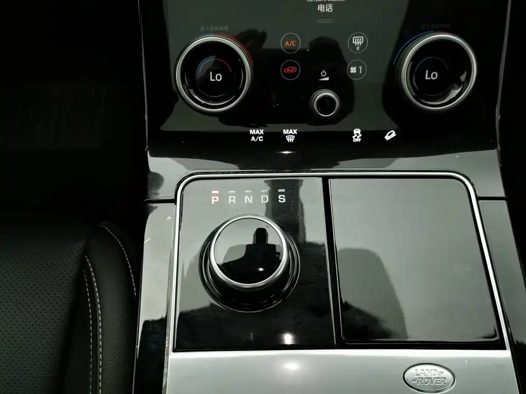 Land Rover Velar — фото 13