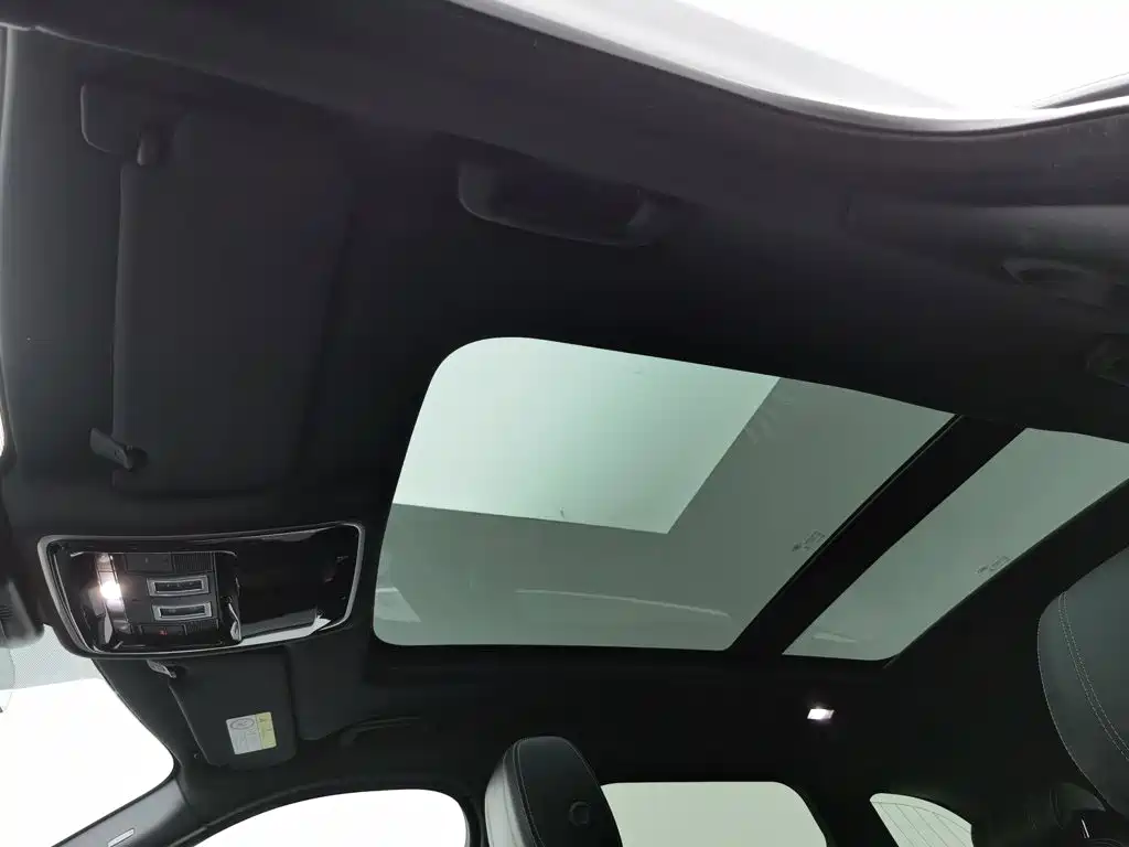 Land Rover Velar — фото 14