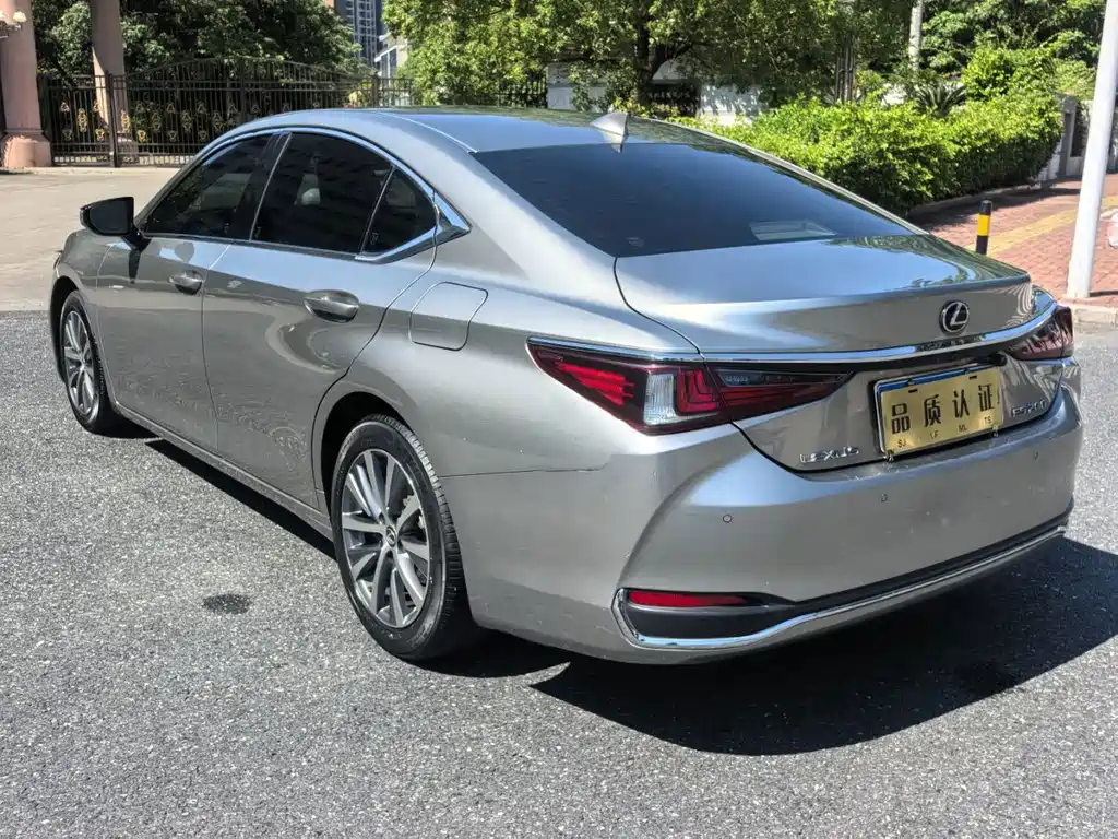 Lexus ES — фото 7