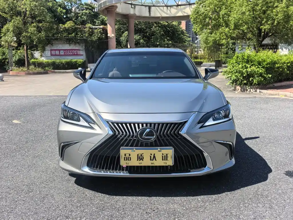 Lexus ES — фото 1