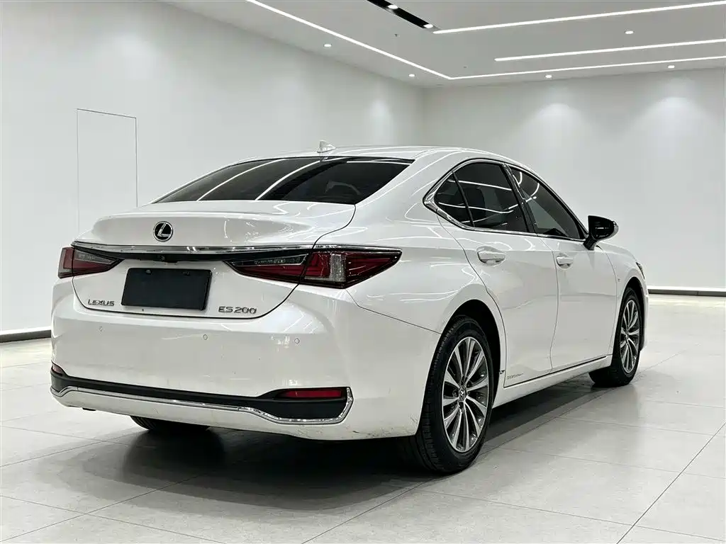 Lexus ES — фото 4
