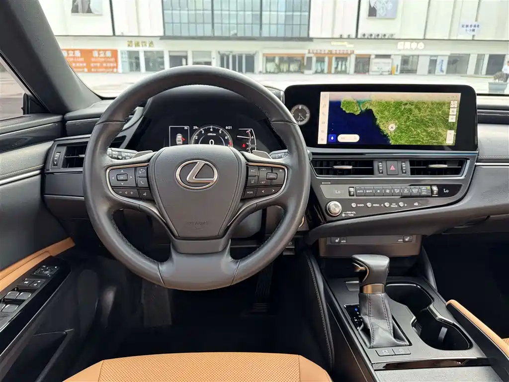 Lexus ES — фото 11