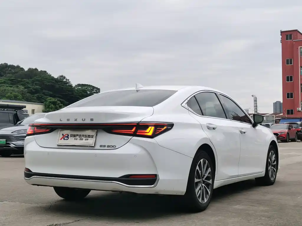 Lexus ES — фото 5