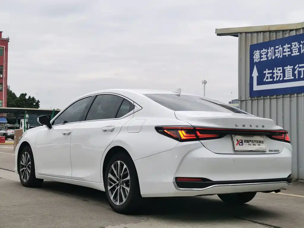 Lexus ES — фото 6