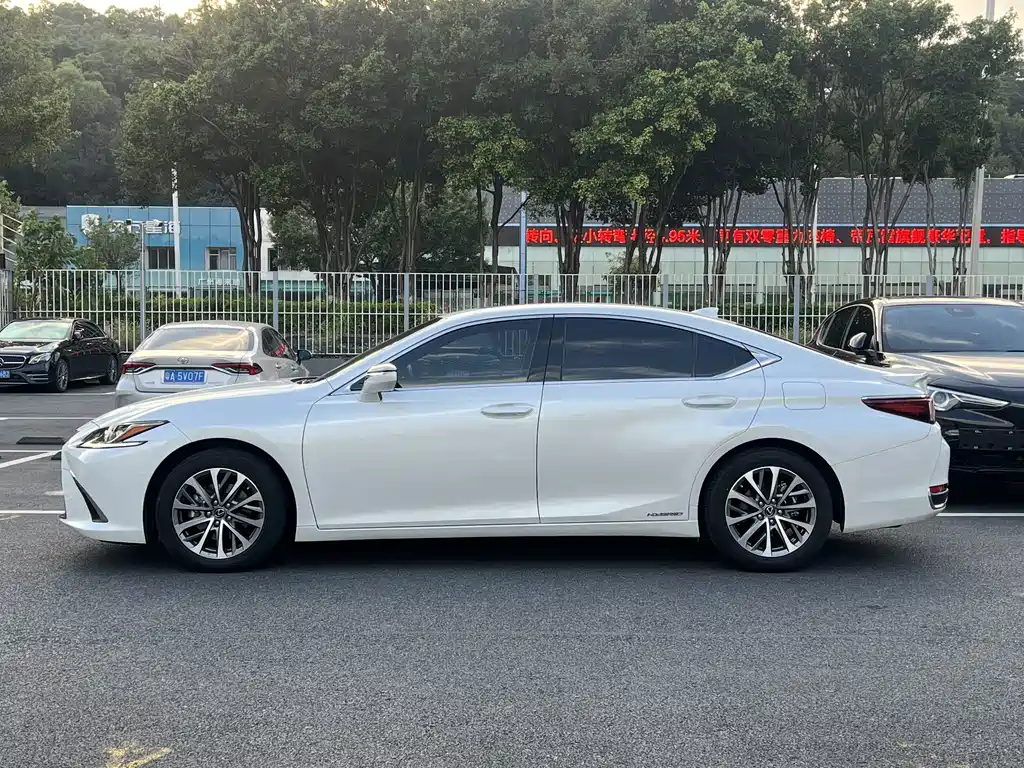Lexus ES — фото 3