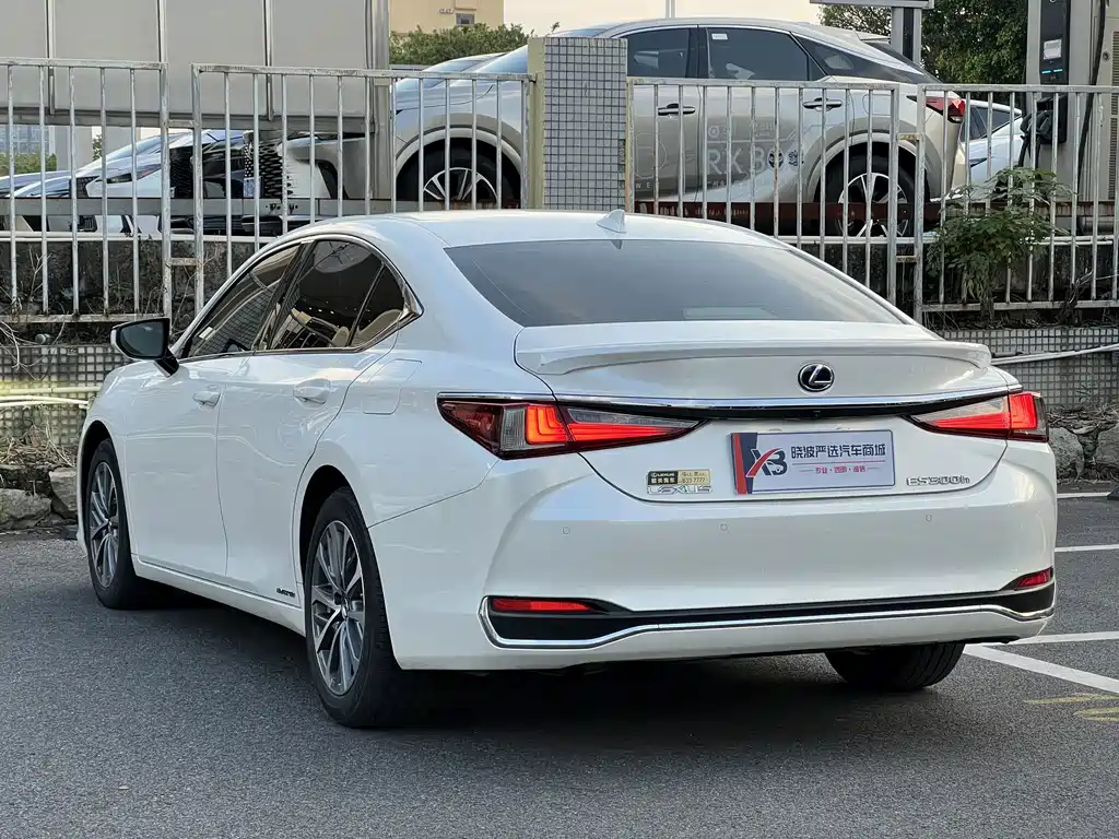 Lexus ES — фото 4