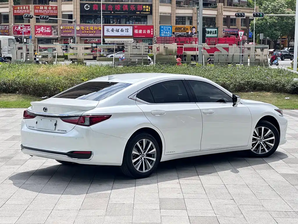 Lexus ES — фото 4