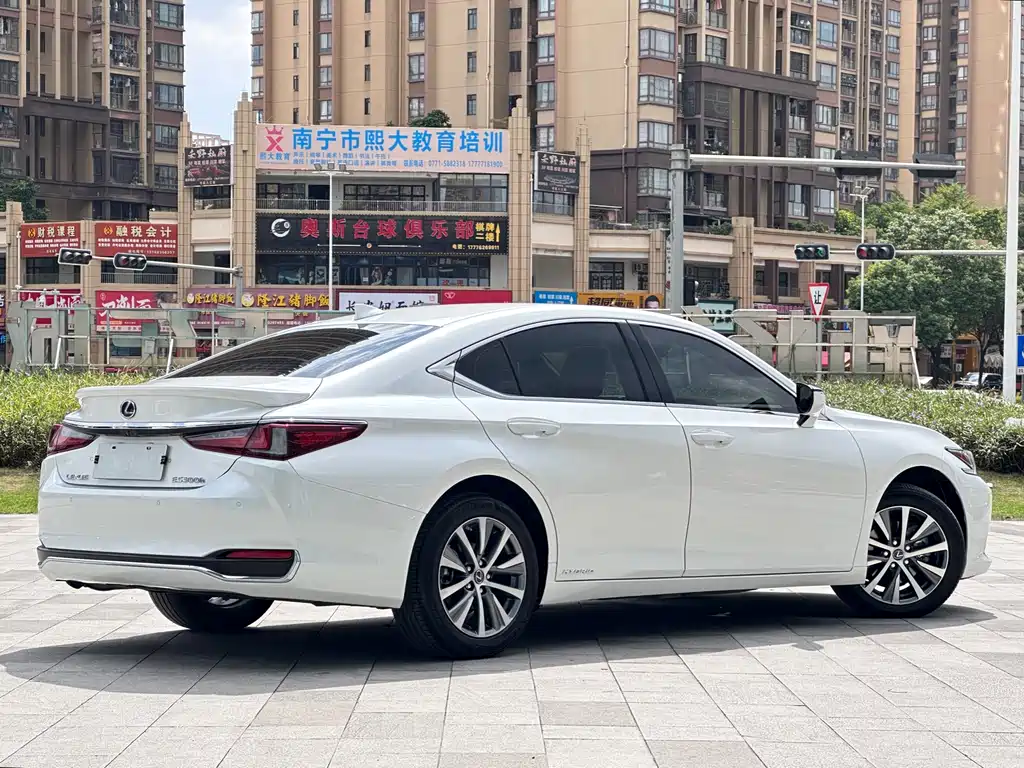 Lexus ES — фото 5