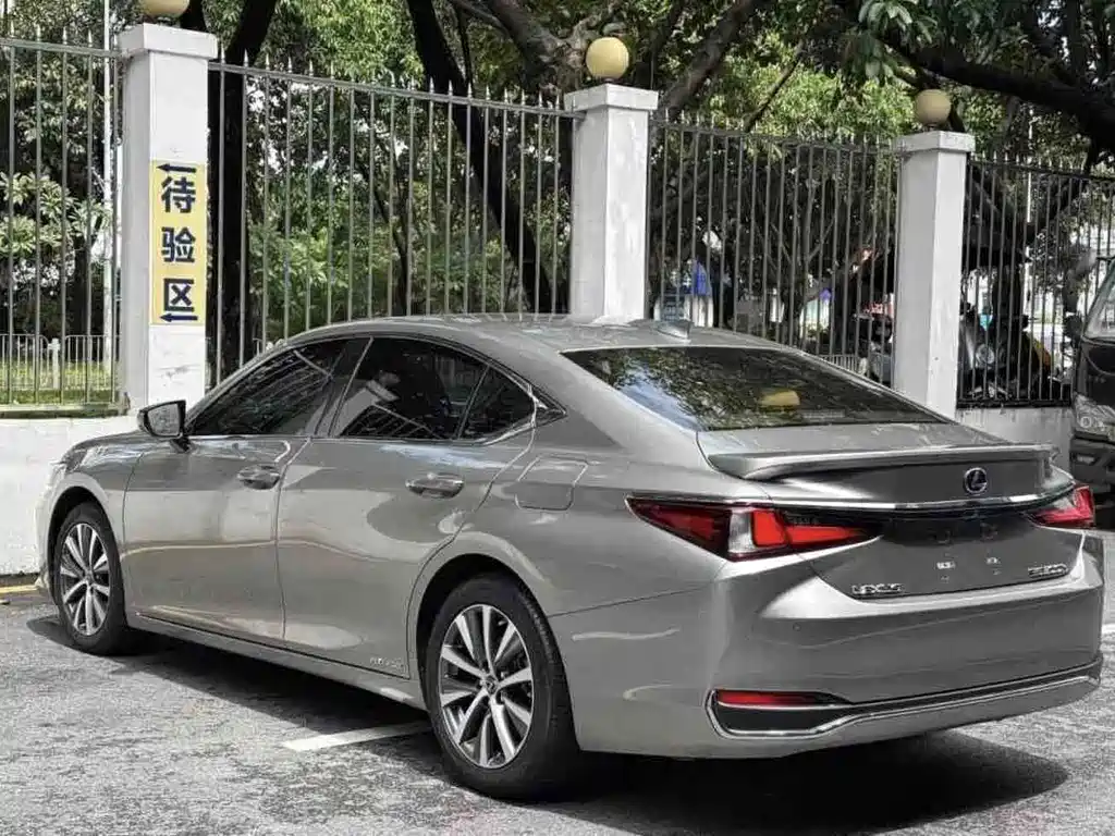 Lexus ES — фото 2