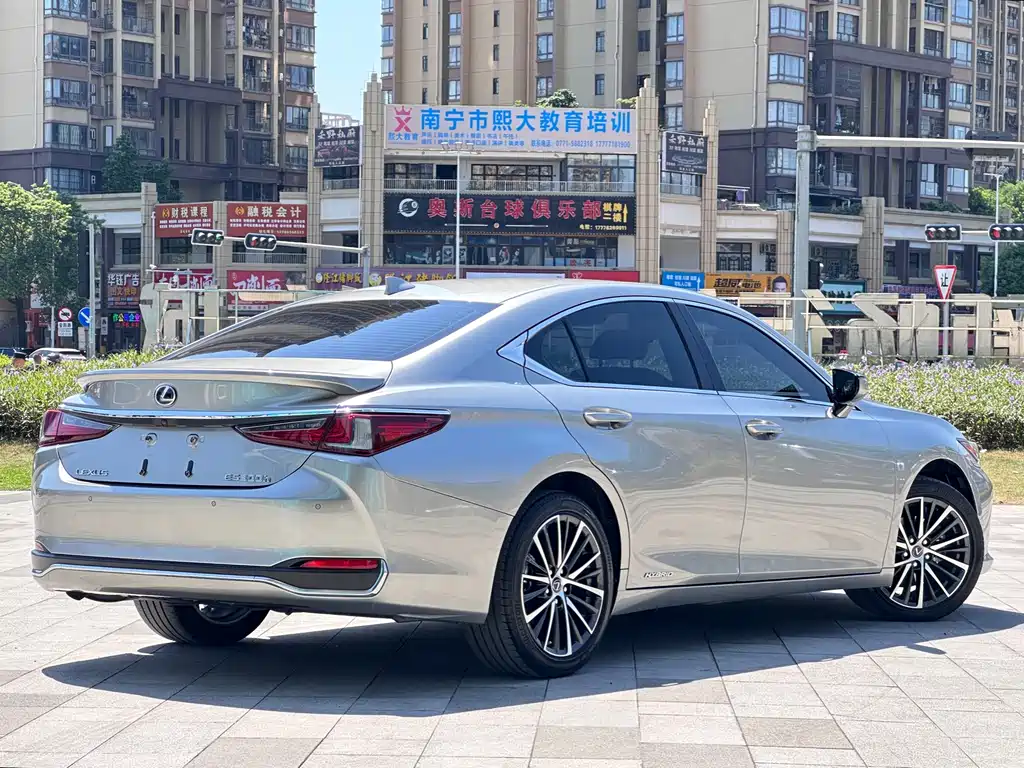 Lexus ES — фото 5