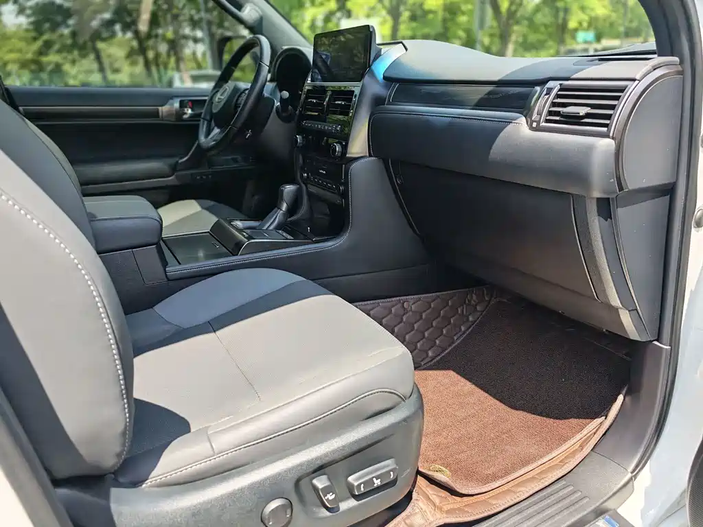 Lexus GX — фото 10