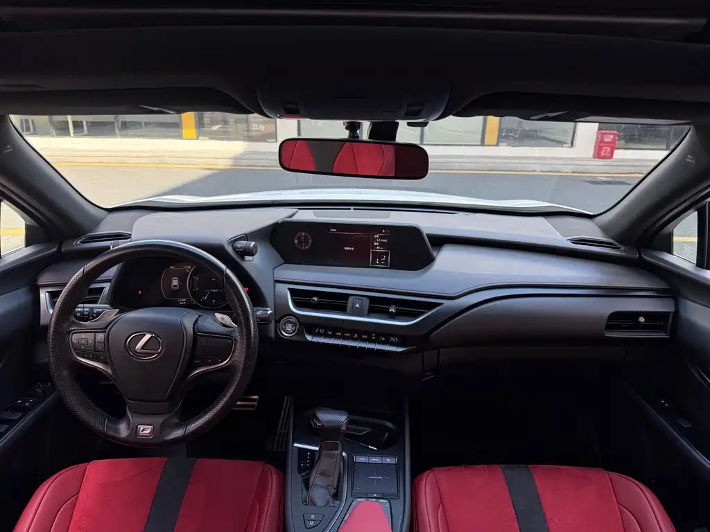 Lexus UX — фото 11