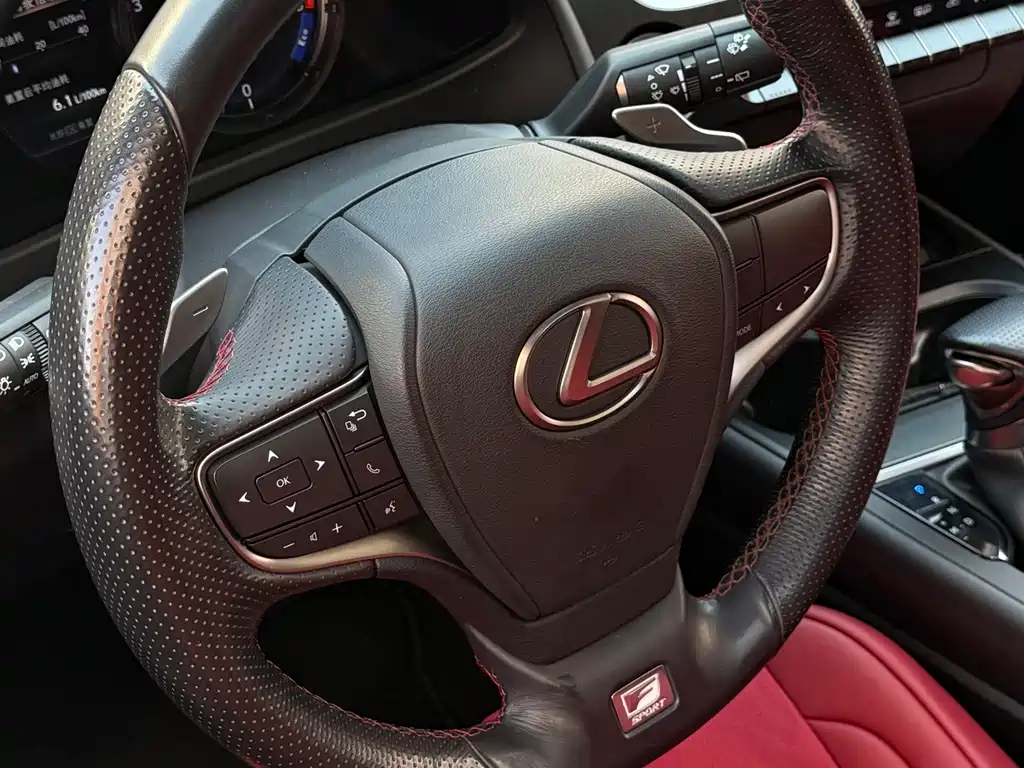 Lexus UX — фото 14